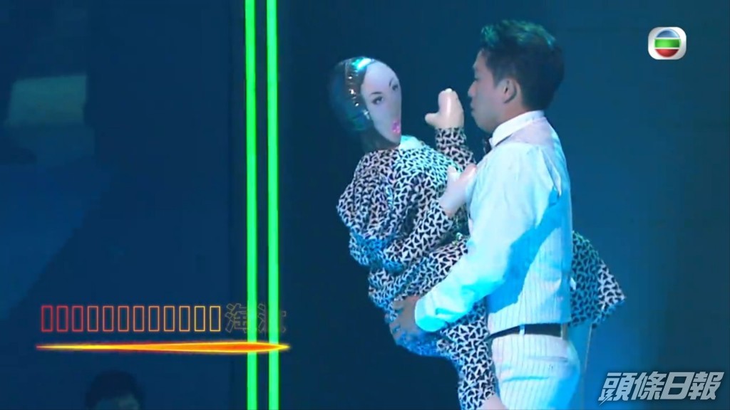 同吹氣公仔跳舞。